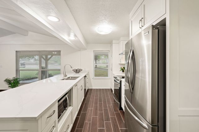 2817 Downing Court, Bedford, TX 76021