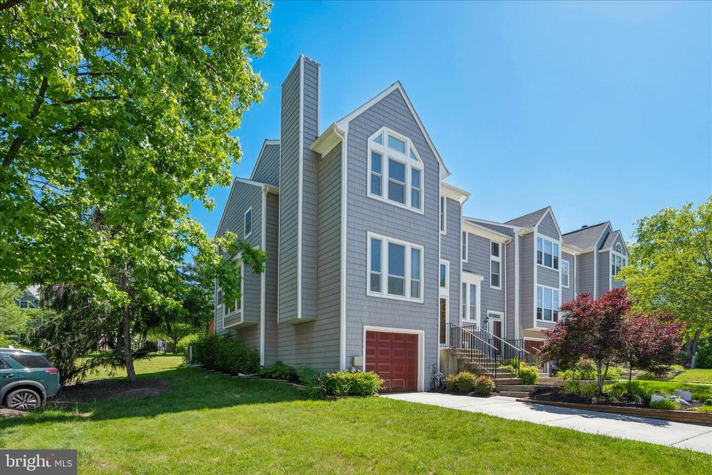 Image 1 of property listing at 7808 OLD HOLLOW LN NW, Ellicott City, MD 21043