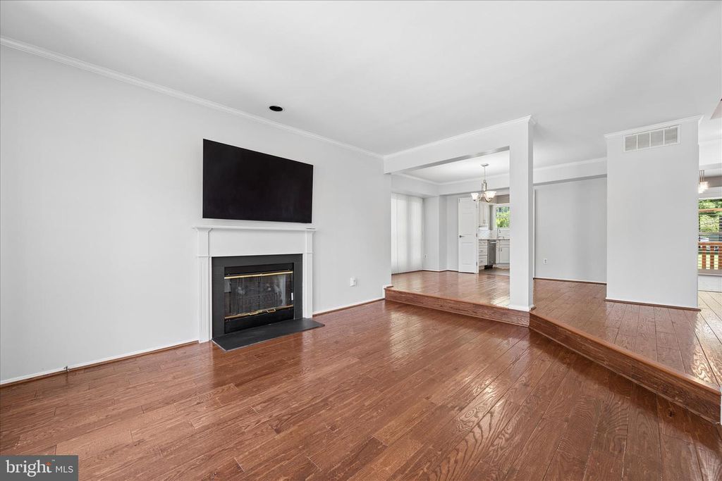 Image 10 of property listing at 7808 OLD HOLLOW LN NW, Ellicott City, MD 21043