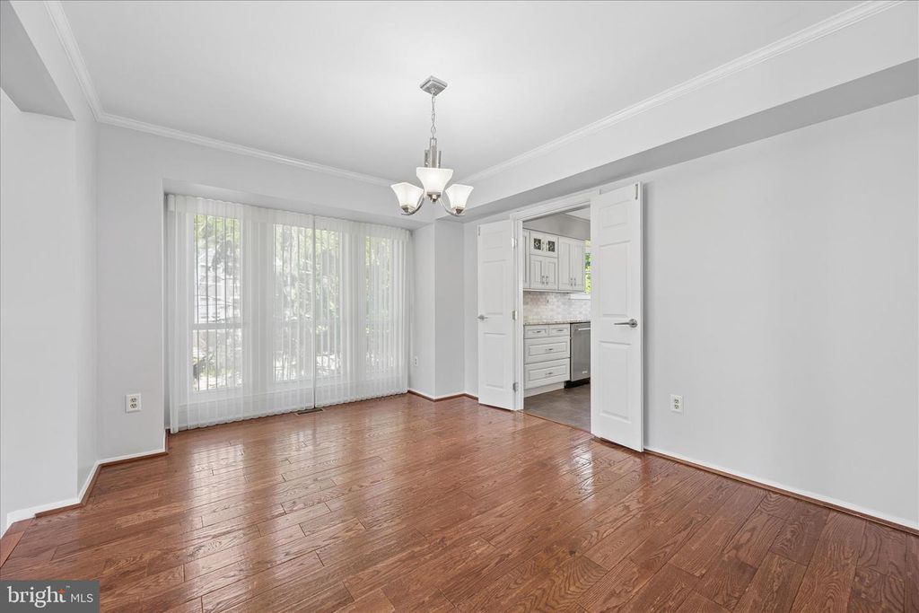 Image 12 of property listing at 7808 OLD HOLLOW LN NW, Ellicott City, MD 21043