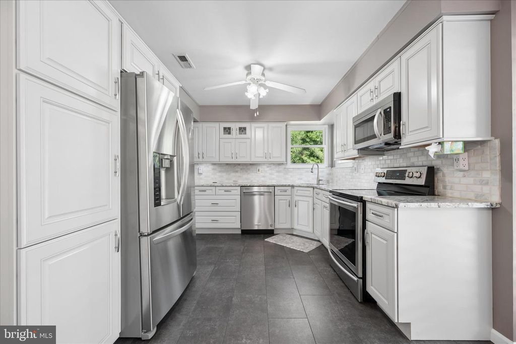 Image 14 of property listing at 7808 OLD HOLLOW LN NW, Ellicott City, MD 21043
