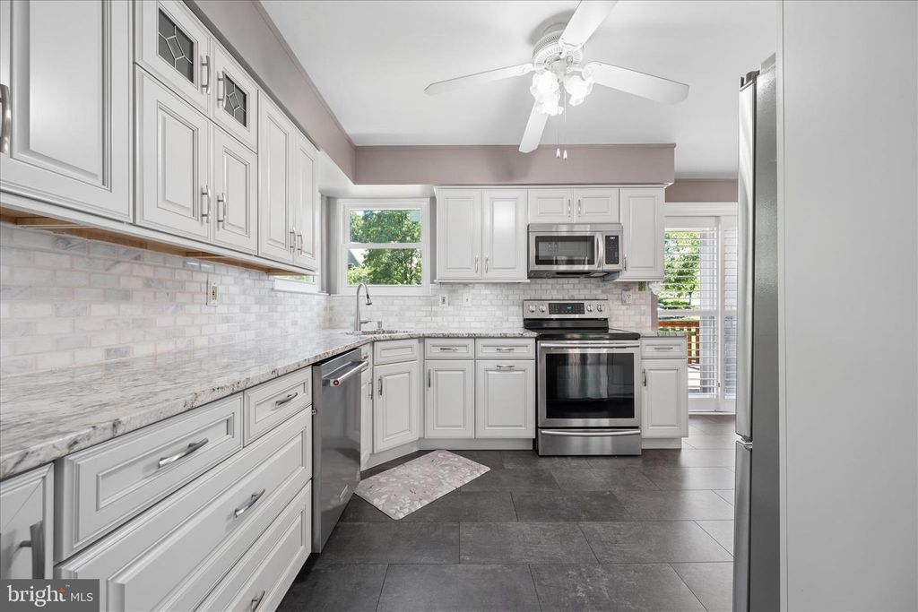 Image 17 of property listing at 7808 OLD HOLLOW LN NW, Ellicott City, MD 21043