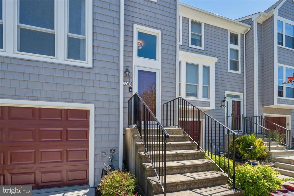 Image 2 of property listing at 7808 OLD HOLLOW LN NW, Ellicott City, MD 21043