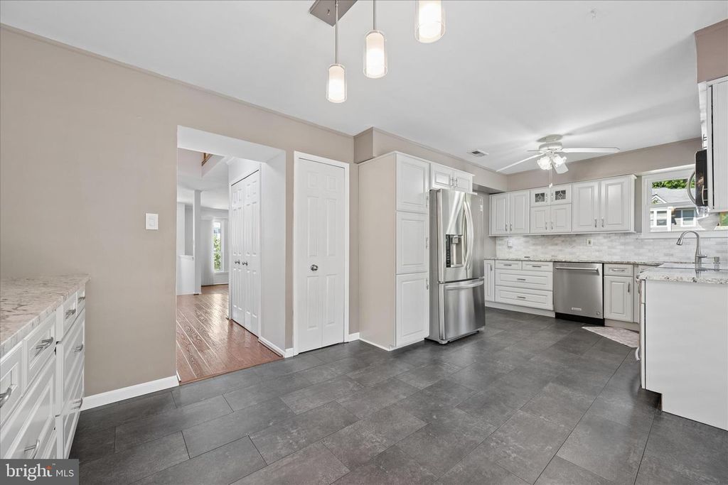 Image 24 of property listing at 7808 OLD HOLLOW LN NW, Ellicott City, MD 21043