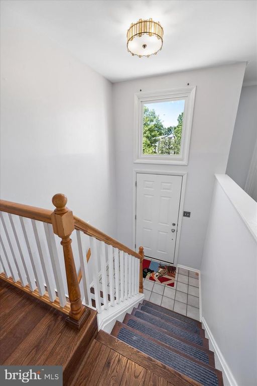 Image 3 of property listing at 7808 OLD HOLLOW LN NW, Ellicott City, MD 21043