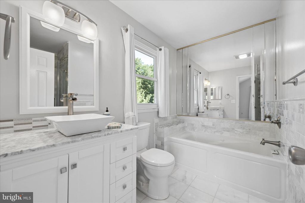 Image 34 of property listing at 7808 OLD HOLLOW LN NW, Ellicott City, MD 21043