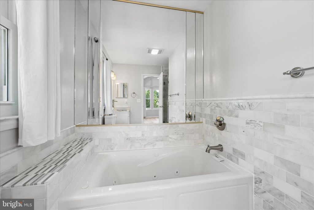Image 35 of property listing at 7808 OLD HOLLOW LN NW, Ellicott City, MD 21043