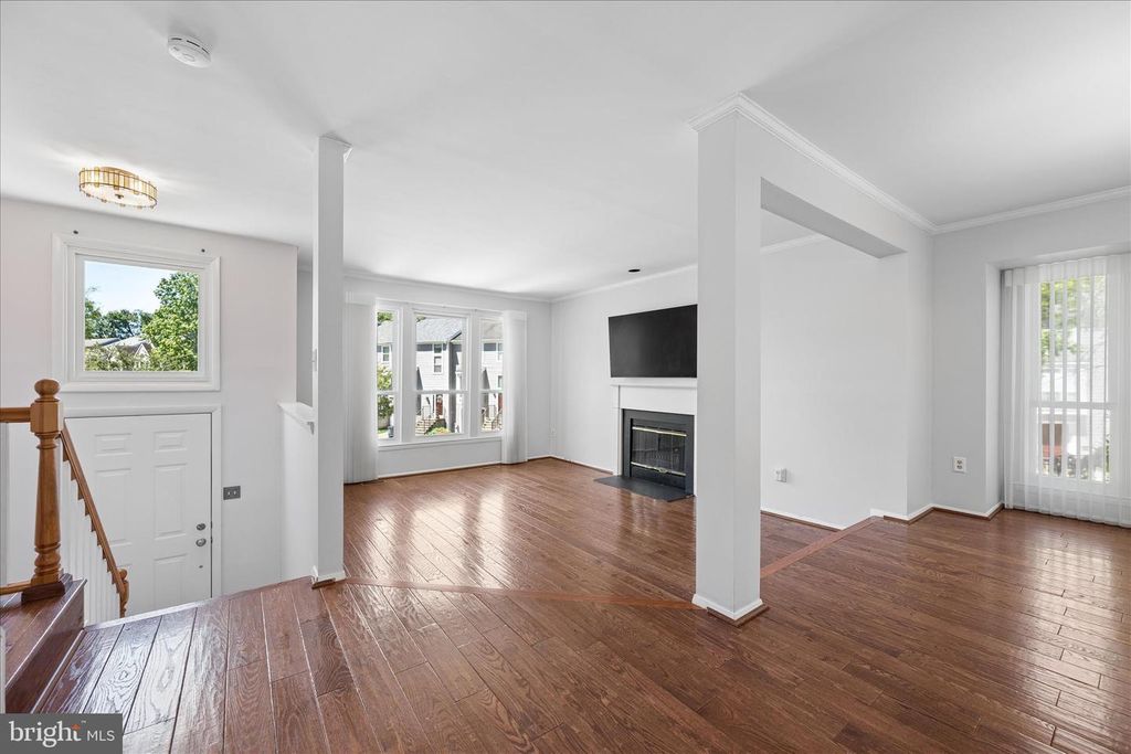 Image 4 of property listing at 7808 OLD HOLLOW LN NW, Ellicott City, MD 21043