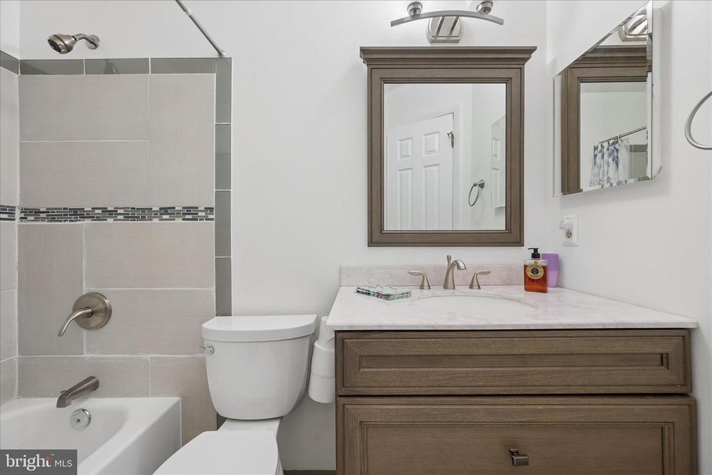 Image 41 of property listing at 7808 OLD HOLLOW LN NW, Ellicott City, MD 21043