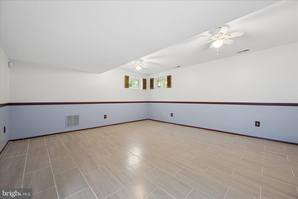 Image 44 of property listing at 7808 OLD HOLLOW LN NW, Ellicott City, MD 21043