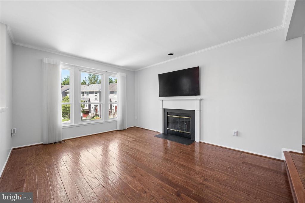 Image 6 of property listing at 7808 OLD HOLLOW LN NW, Ellicott City, MD 21043