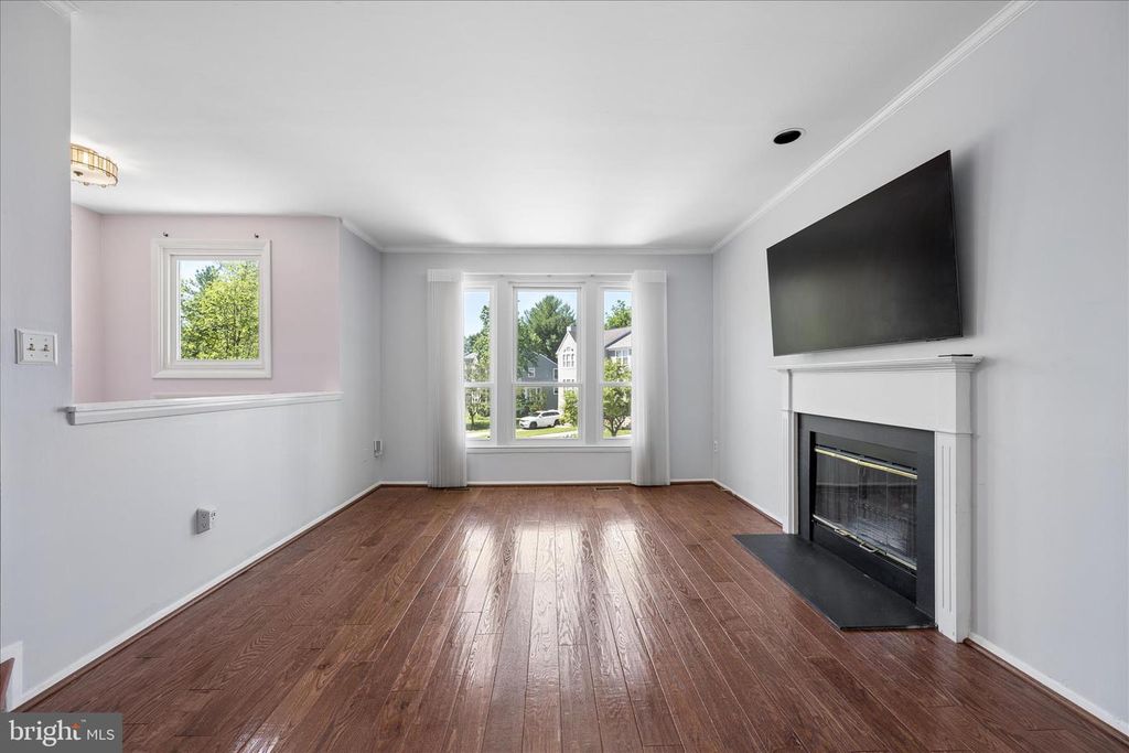 Image 7 of property listing at 7808 OLD HOLLOW LN NW, Ellicott City, MD 21043