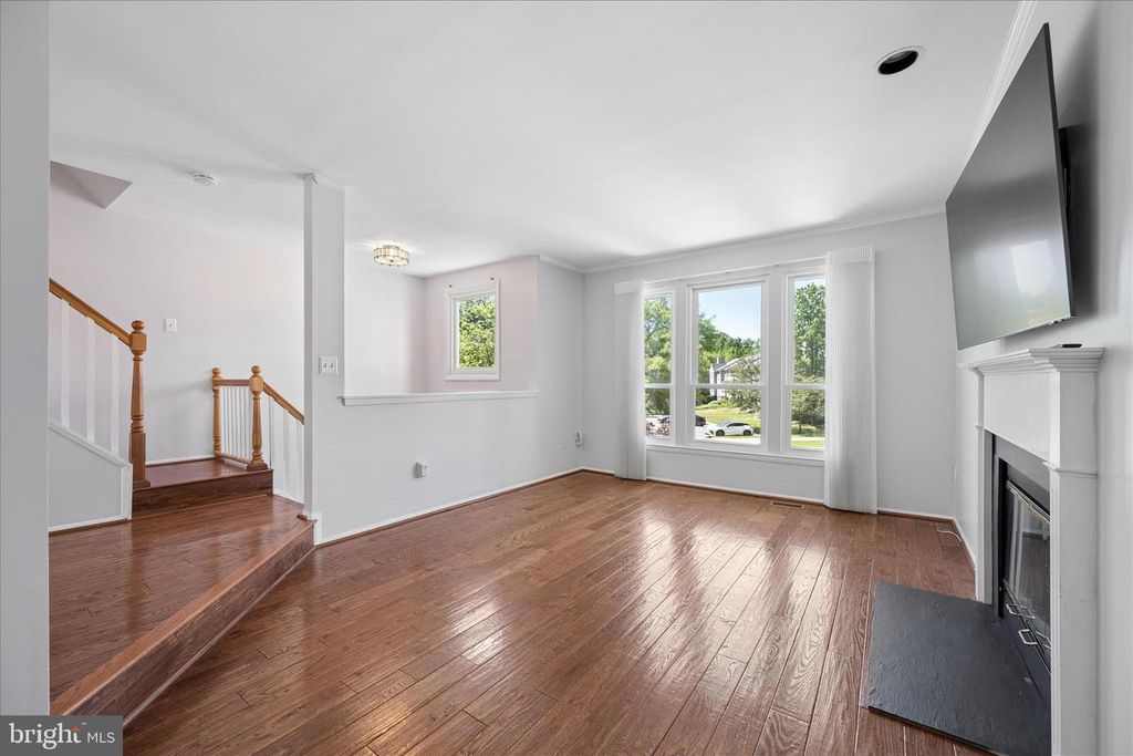Image 8 of property listing at 7808 OLD HOLLOW LN NW, Ellicott City, MD 21043