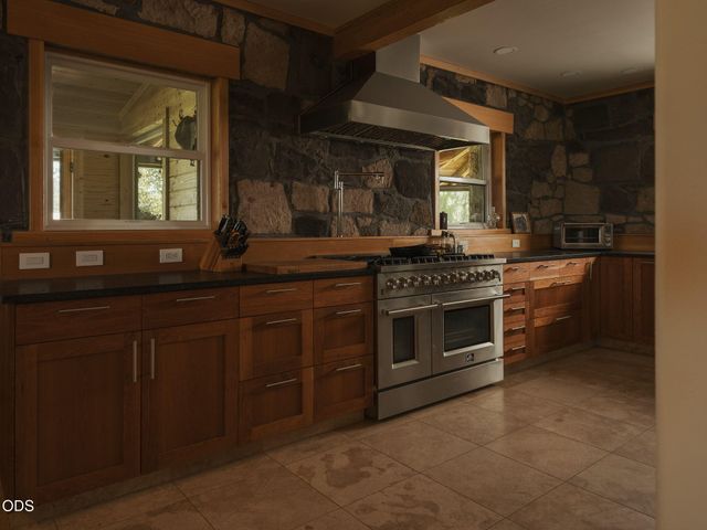 61859 Dobbin Road, Bend, OR 97702