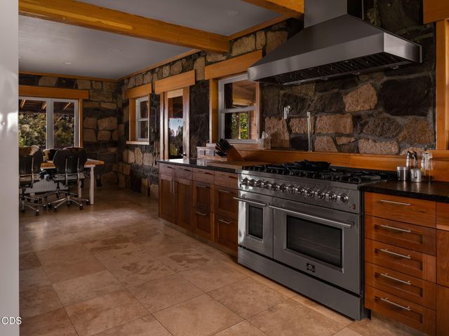 61859 Dobbin Road, Bend, OR 97702
