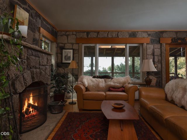 61859 Dobbin Road, Bend, OR 97702