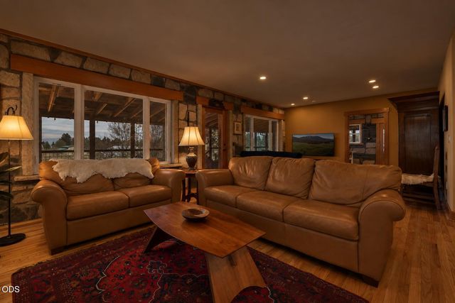 61859 Dobbin Road, Bend, OR 97702
