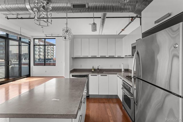 100 N CENTER Street 404, Royal Oak, MI 48067