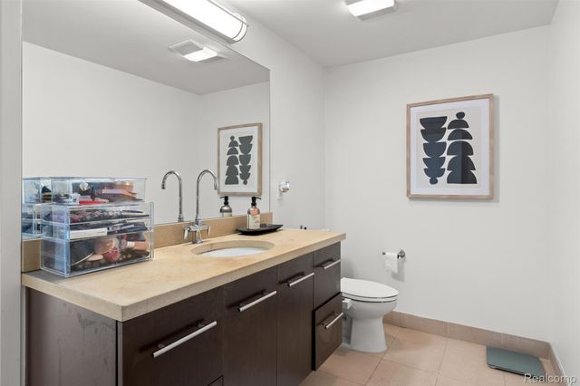 100 N CENTER Street 404, Royal Oak, MI 48067