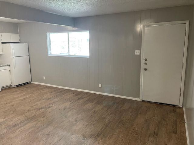 1209 Vance ST 24, Taylor, TX 76574