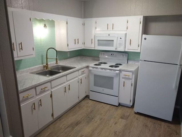 1209 Vance ST 24, Taylor, TX 76574