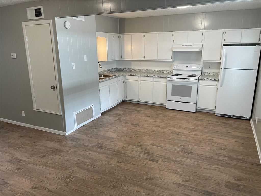 1209 Vance ST 24, Taylor, TX 76574