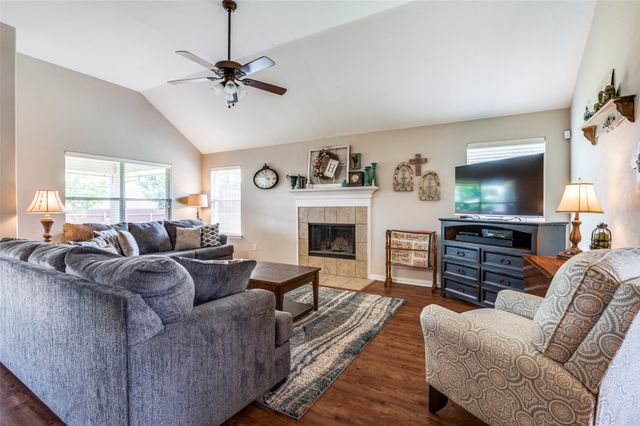 206 Lawson Farms Drive, Midlothian, TX 76065