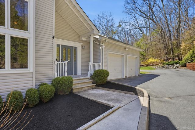 9 Rustic Hills Road, Westbrookville, NY 12790