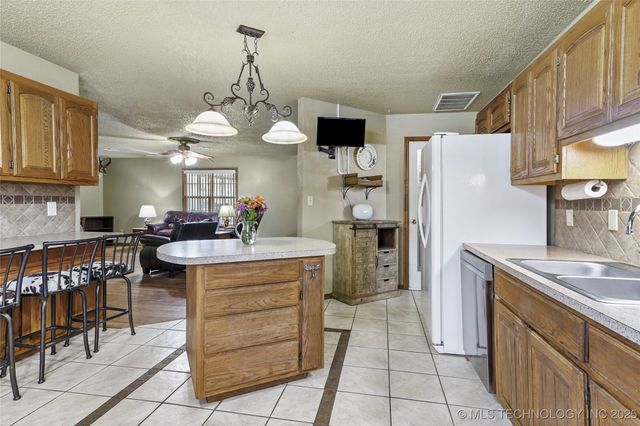 16007 N 137th East Avenue, Collinsville, OK 74021