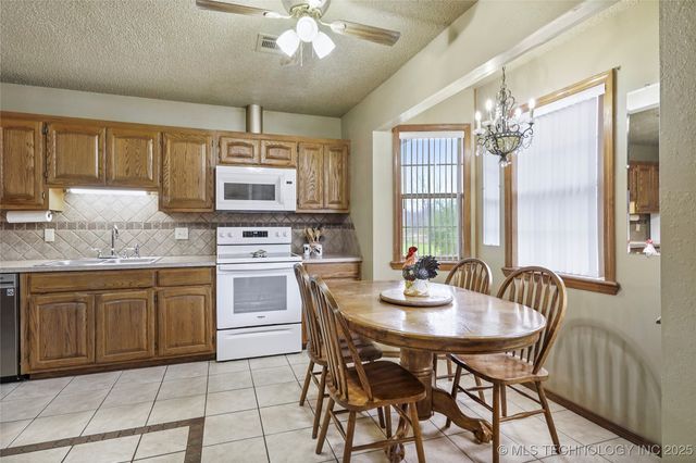 16007 N 137th East Avenue, Collinsville, OK 74021