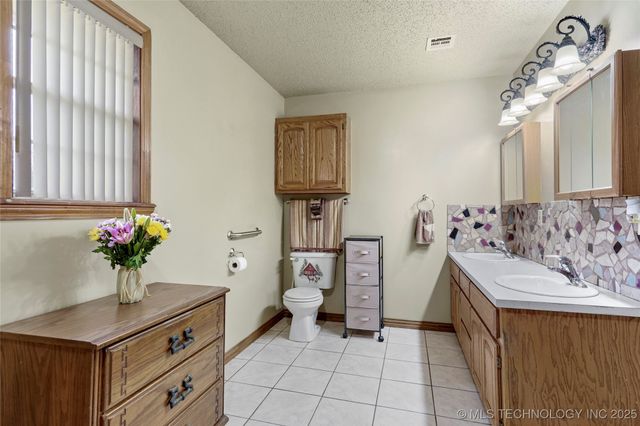 16007 N 137th East Avenue, Collinsville, OK 74021