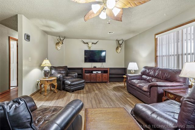 16007 N 137th East Avenue, Collinsville, OK 74021