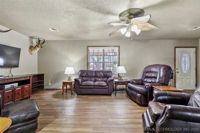 16007 N 137th East Avenue, Collinsville, OK 74021