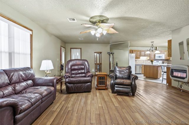 16007 N 137th East Avenue, Collinsville, OK 74021