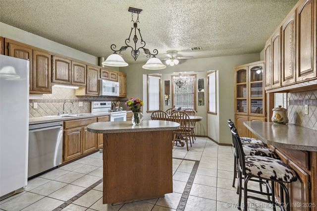 16007 N 137th East Avenue, Collinsville, OK 74021