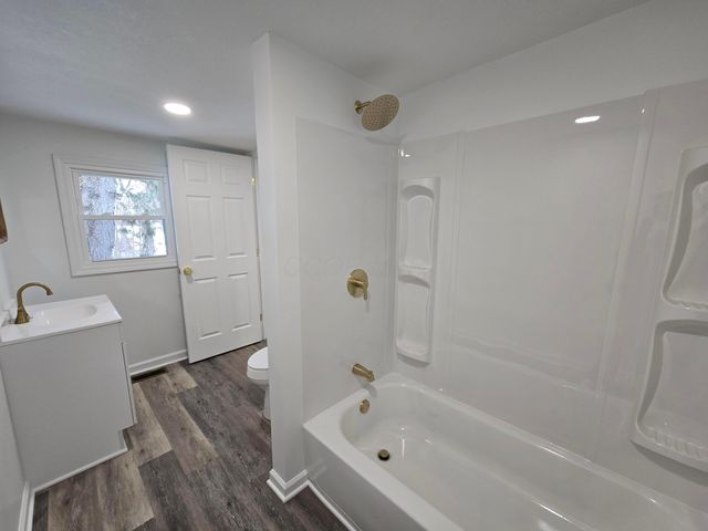 1403 Playford Avenue, Zanesville, OH 43701