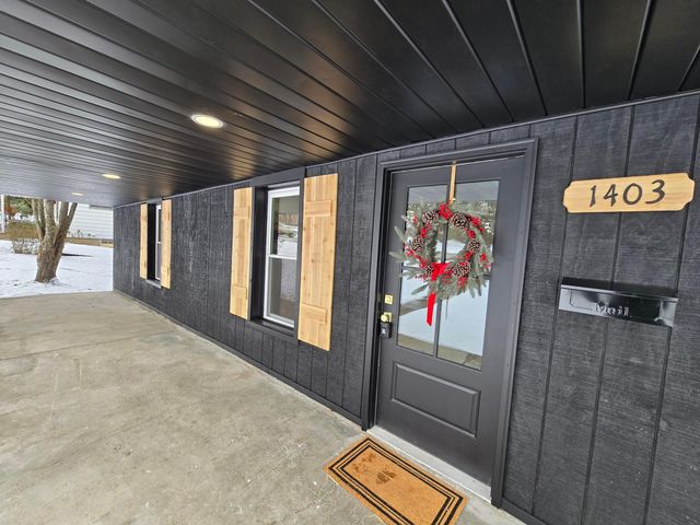 1403 Playford Avenue, Zanesville, OH 43701