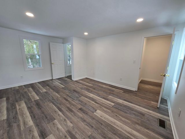 1403 Playford Avenue, Zanesville, OH 43701