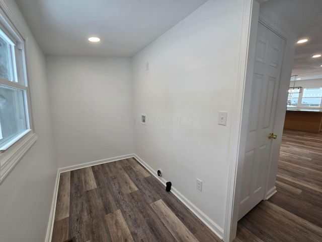 1403 Playford Avenue, Zanesville, OH 43701