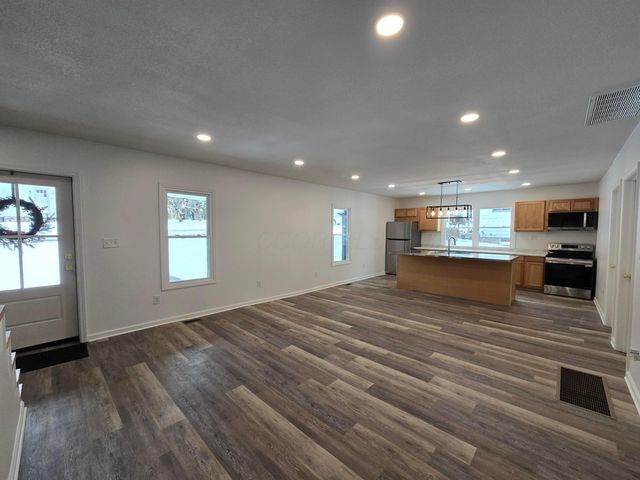 1403 Playford Avenue, Zanesville, OH 43701