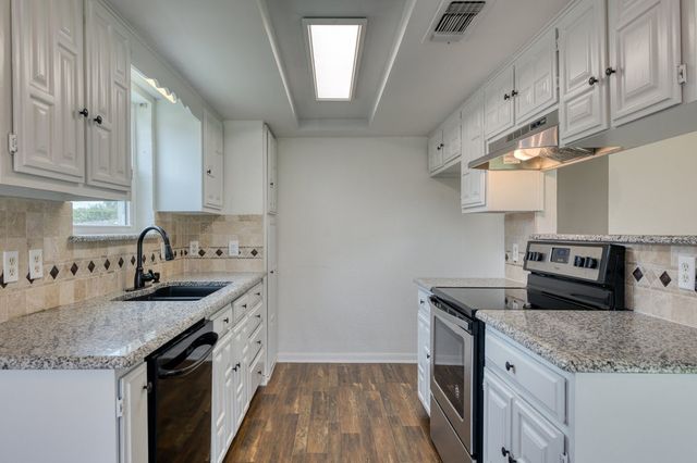 1700 Willow Vale Drive, Fort Worth, TX 76134