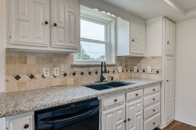 1700 Willow Vale Drive, Fort Worth, TX 76134