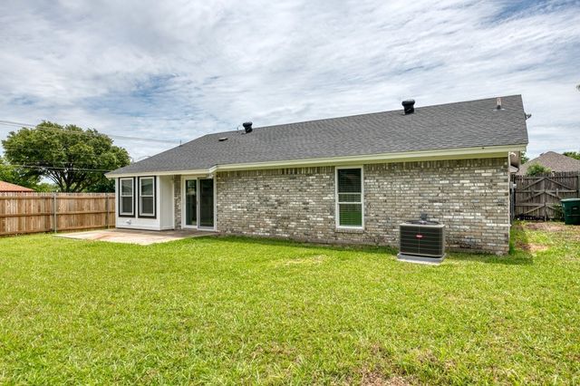 1700 Willow Vale Drive, Fort Worth, TX 76134