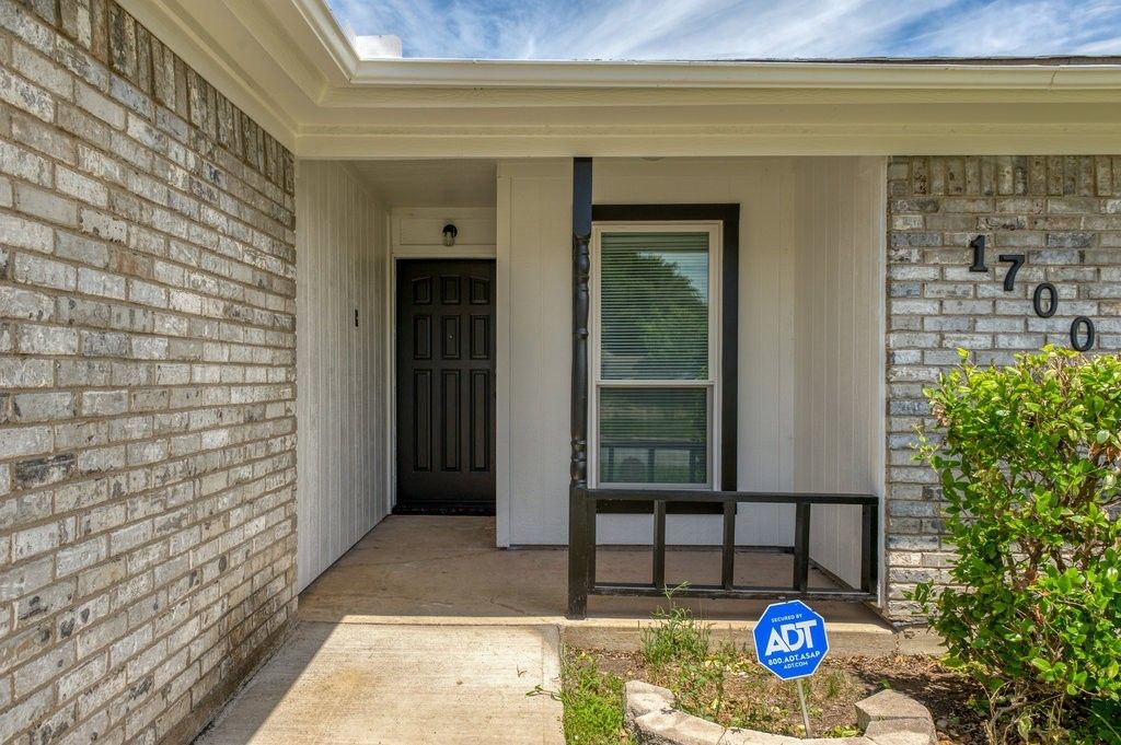 1700 Willow Vale Drive, Fort Worth, TX 76134