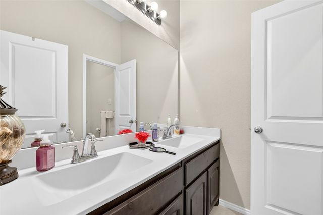 4604 Pentridge Drive, Fort Worth, TX 76036