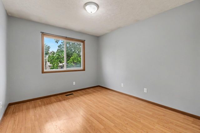 2429 8TH Avenue, Council Bluffs, IA 51501