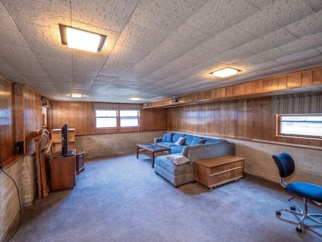 4715 W Lake Avenue, Glenview, IL 60025