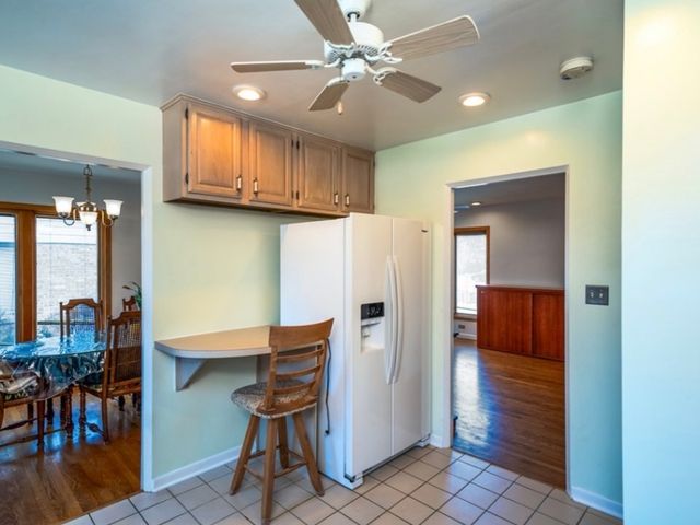 4715 W Lake Avenue, Glenview, IL 60025