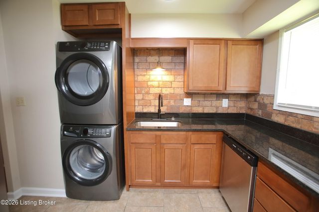 707 Sinclair St, Fairdale, KY 40118