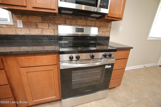 707 Sinclair St, Fairdale, KY 40118
